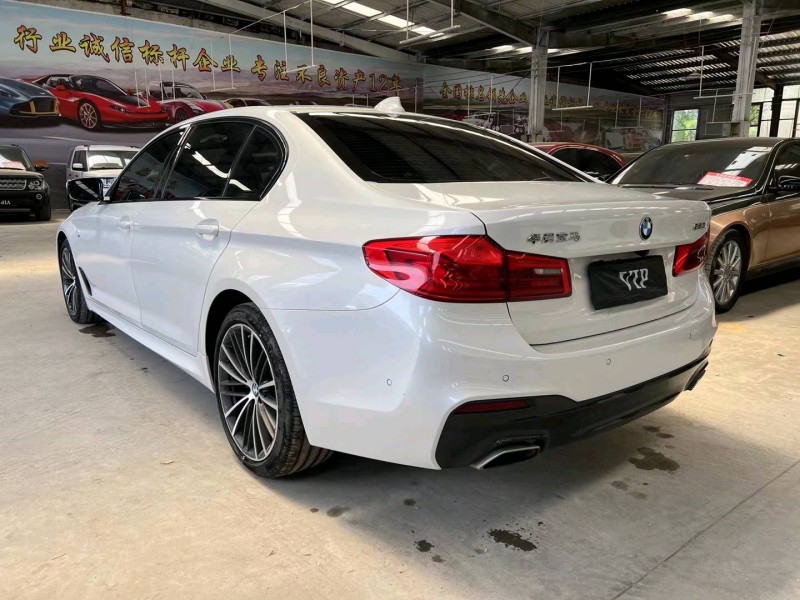 济宁19年宝马5系8