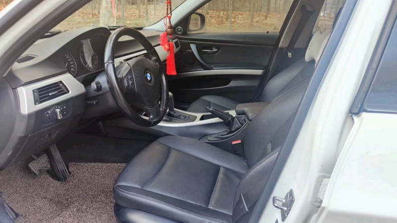 济南11年宝马3系3