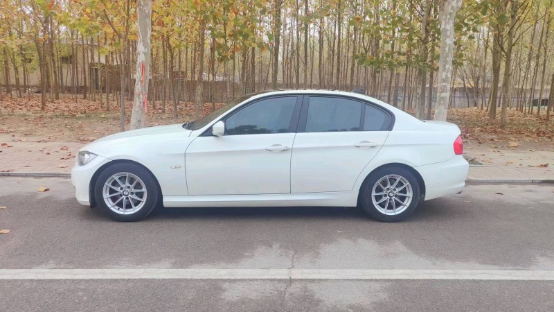 济南11年宝马3系4