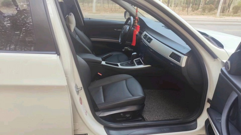 济南11年宝马3系6