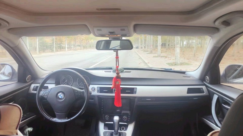 济南11年宝马3系8