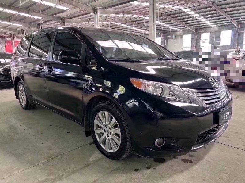 济宁18年丰田塞纳2