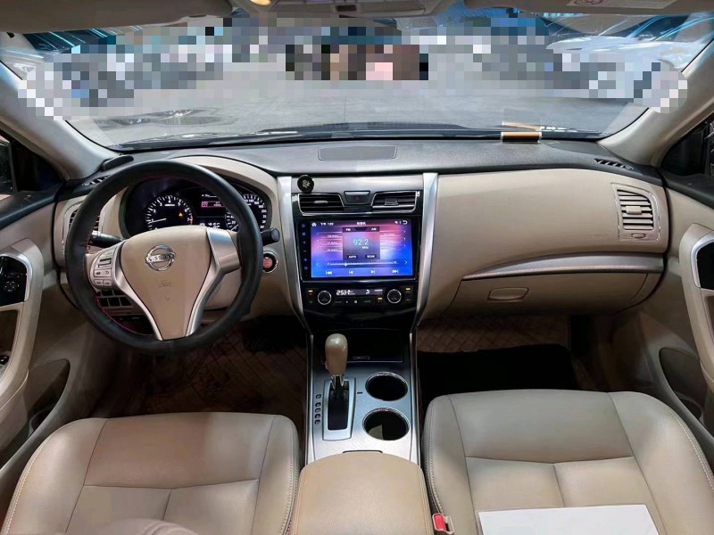 济宁19年日产天籁5