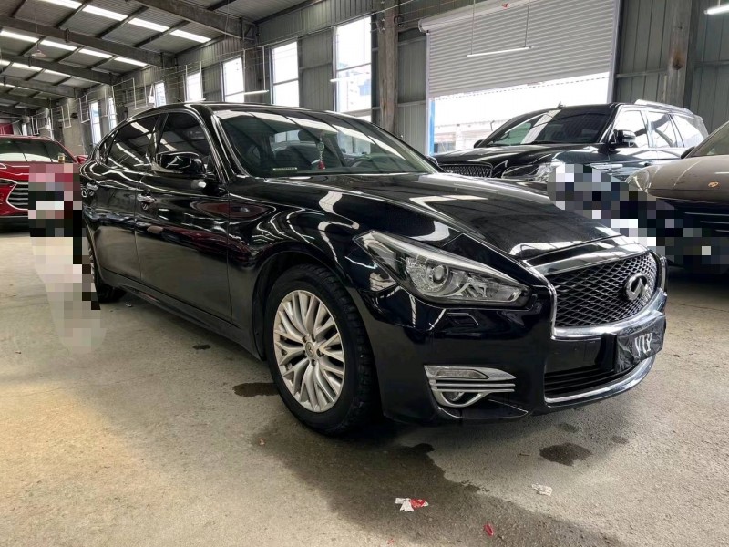 济宁16年英菲尼迪Q702