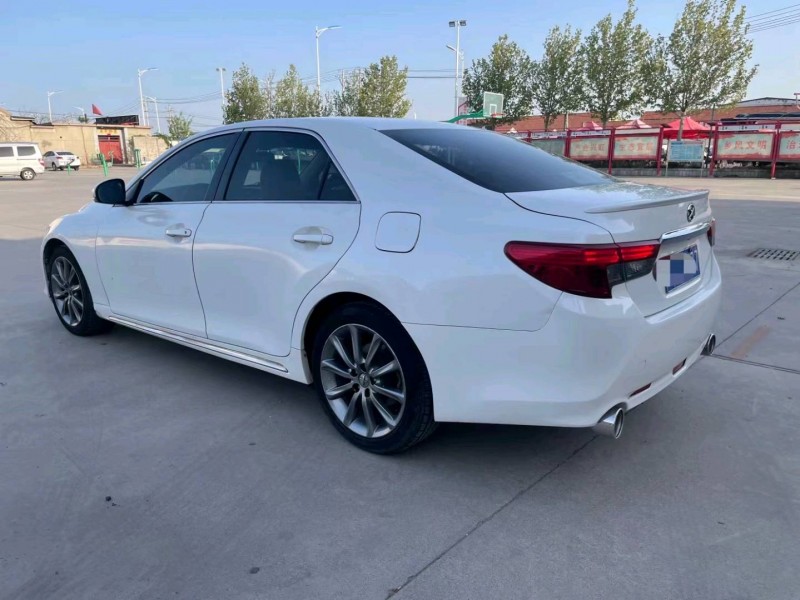 济南13年丰田锐志4