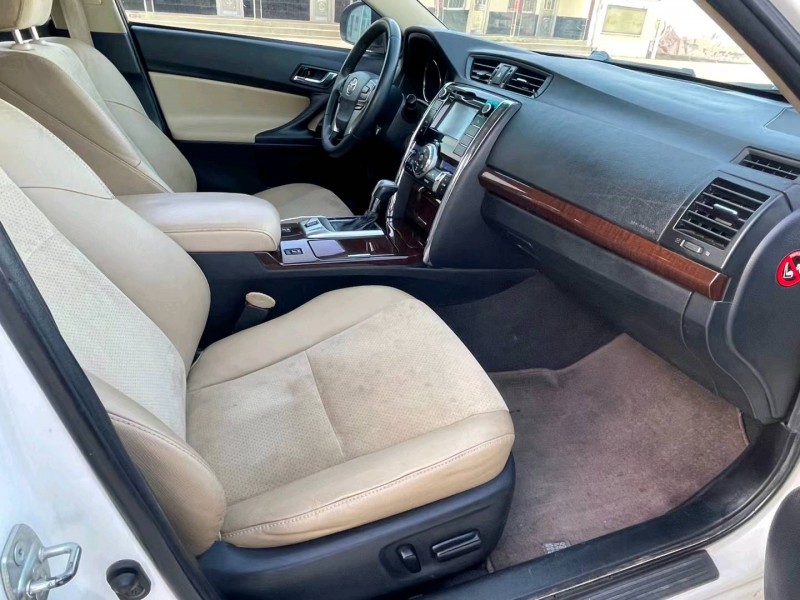 济南13年丰田锐志8