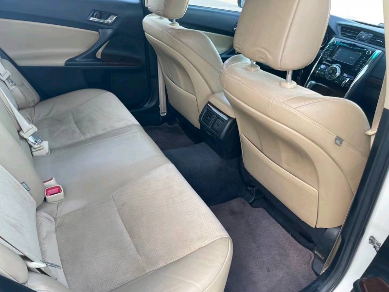 济南13年丰田锐志9