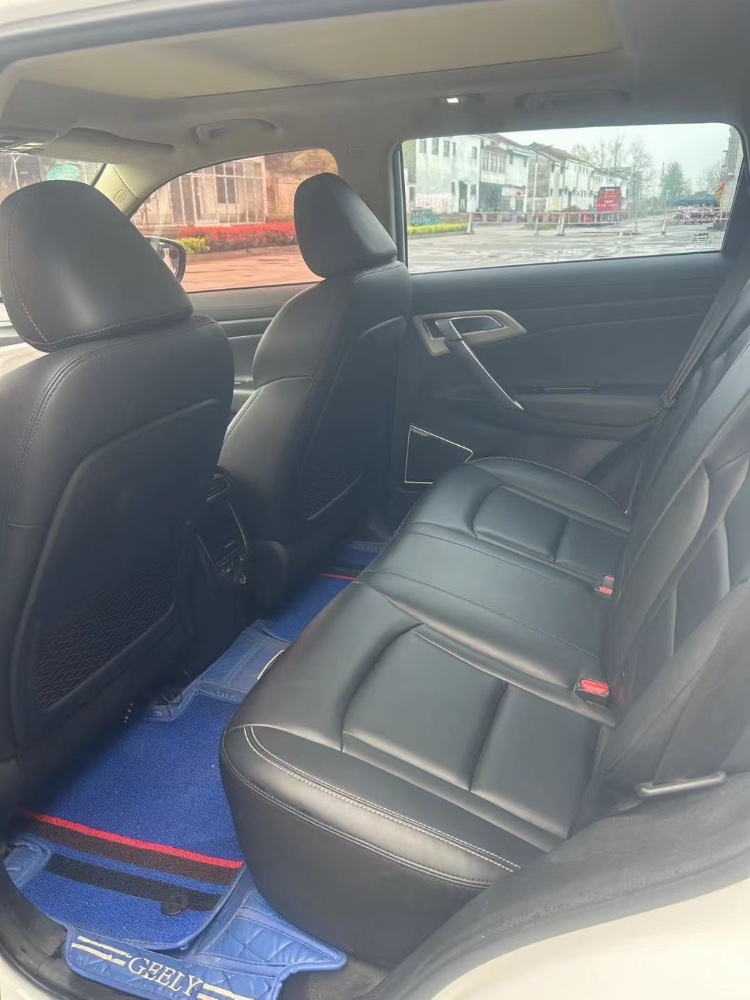 徐州17年吉利博越9