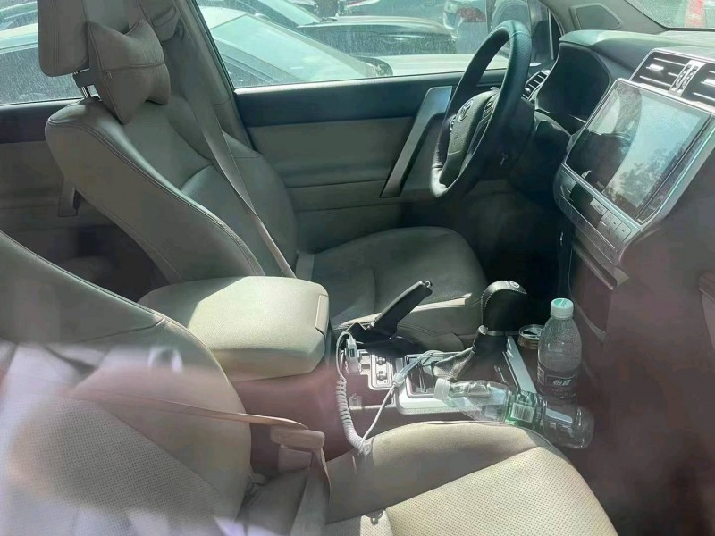 济南18年丰田普拉多2