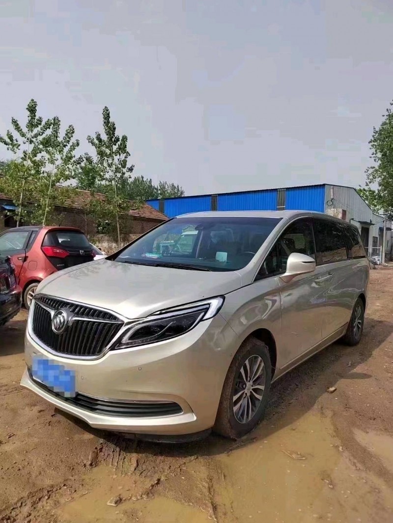 青岛17年别克GL82