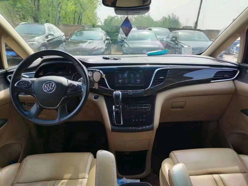 青岛17年别克GL84