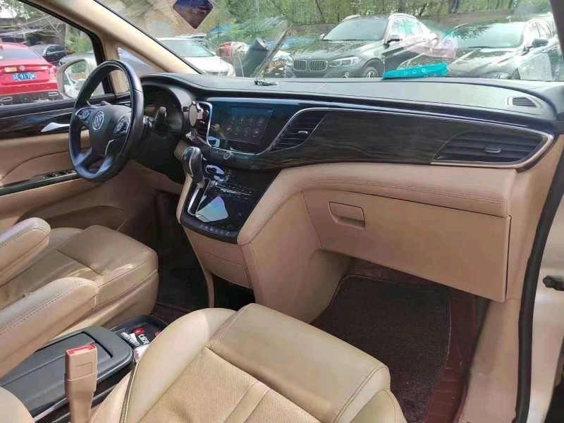 青岛17年别克GL86