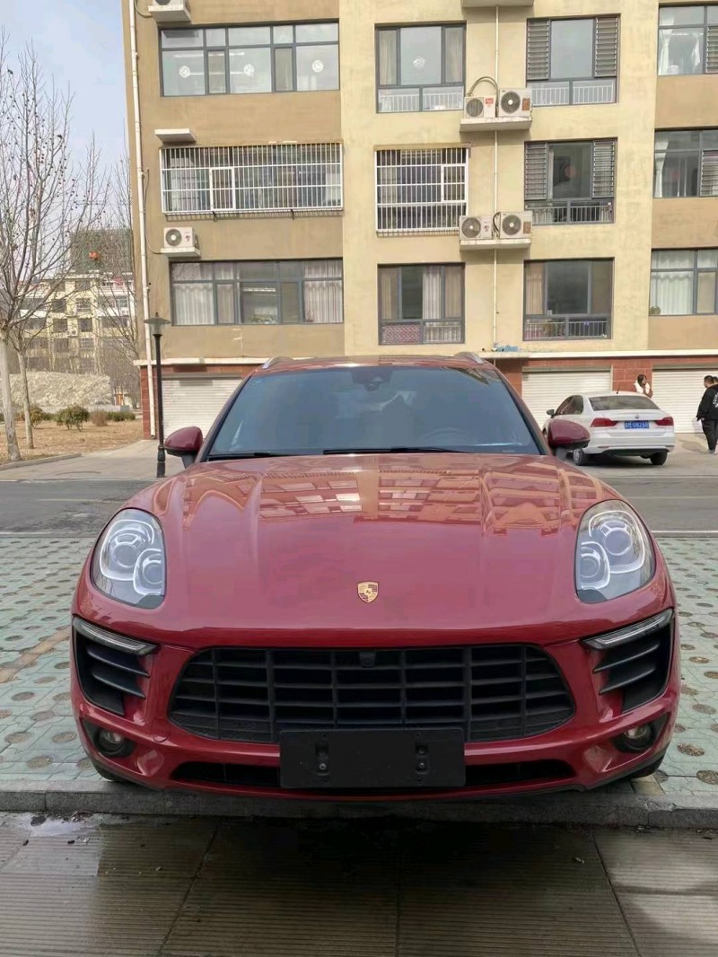 青岛18年保时捷Macan1