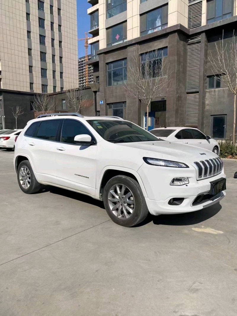 青岛17年Jeep自由光3