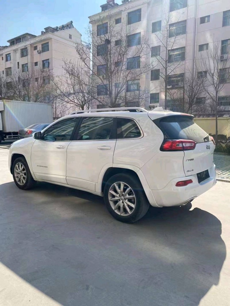 青岛17年Jeep自由光7