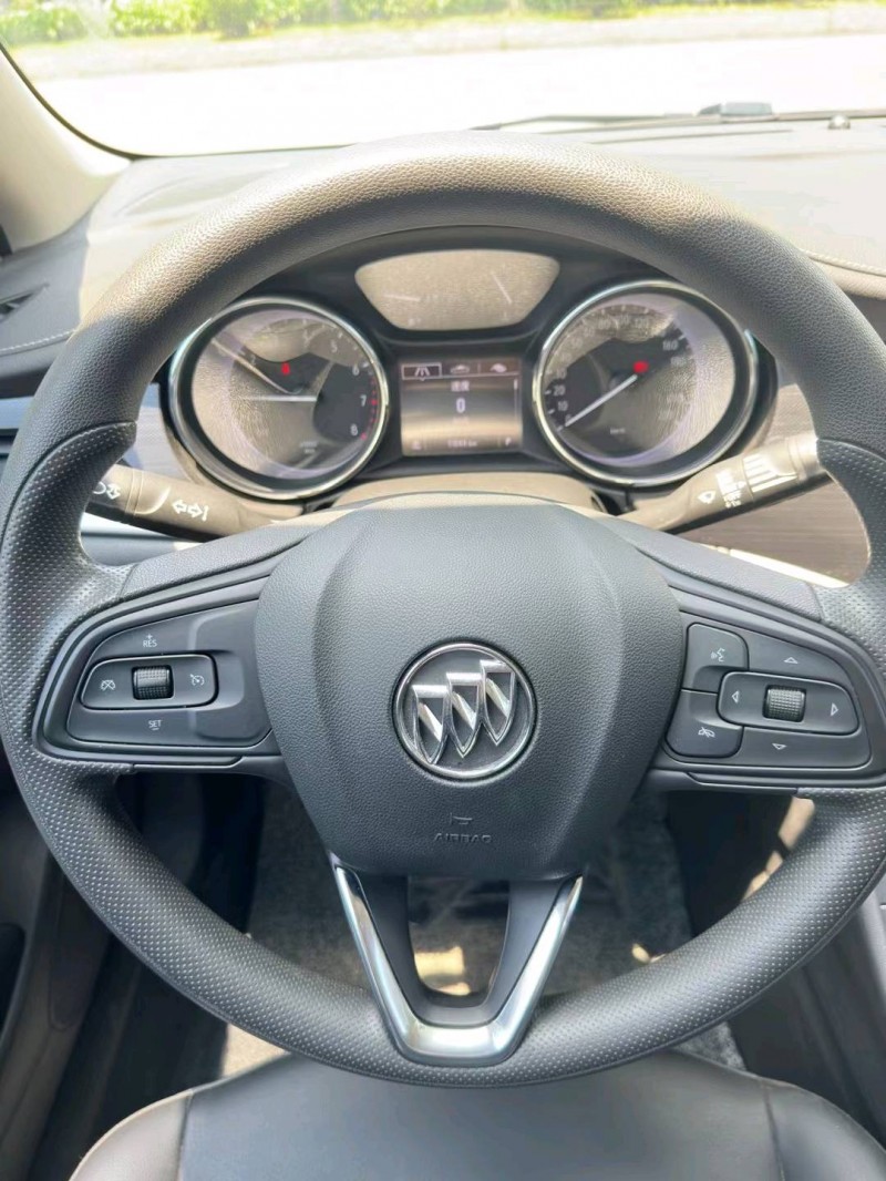 东莞21年别克威朗5