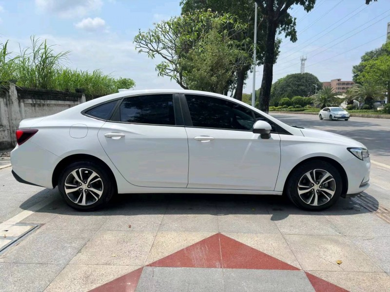 东莞21年别克威朗8