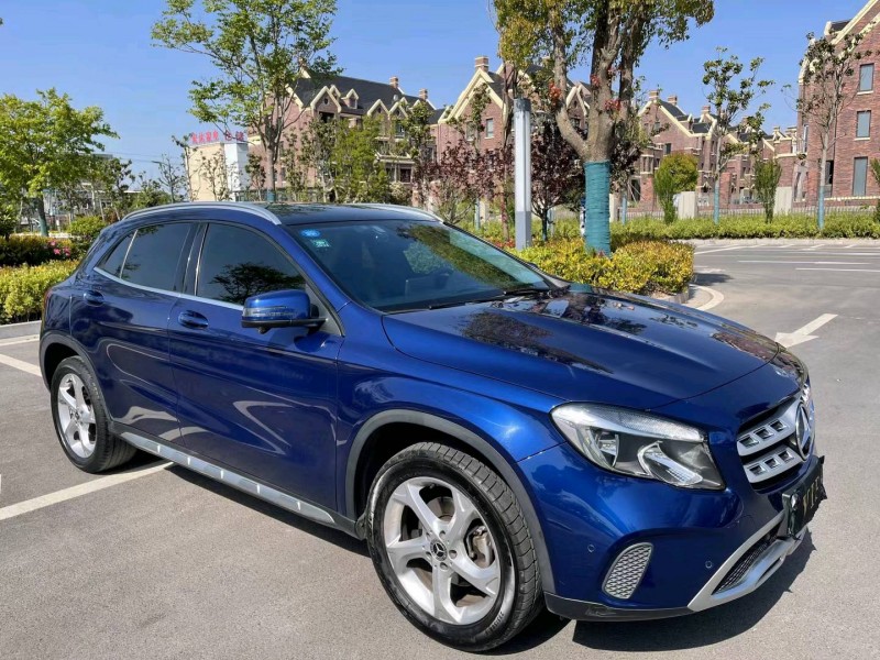 徐州19年奔驰GLA3