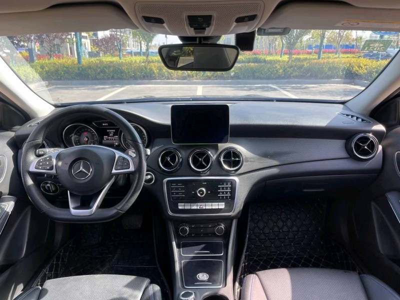 徐州19年奔驰GLA5