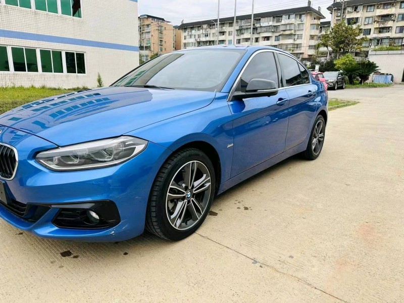 成都18年宝马1系2