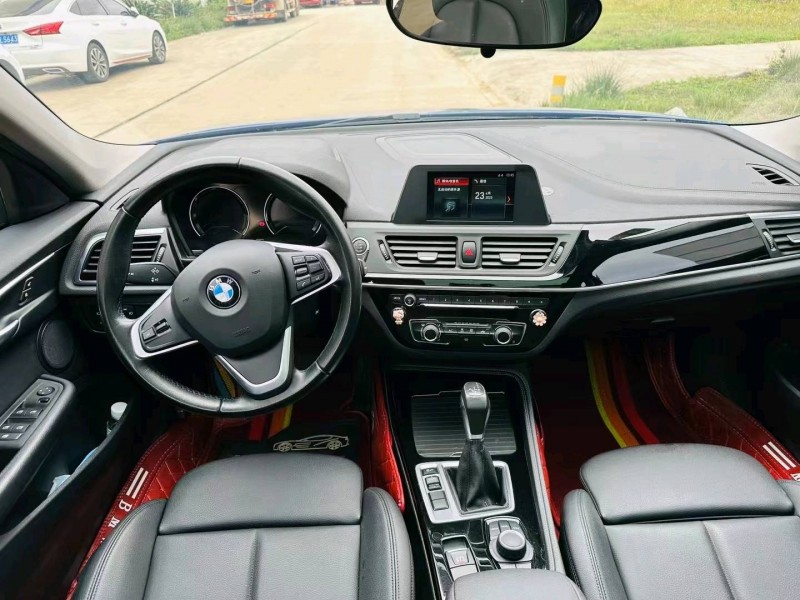 成都18年宝马1系4