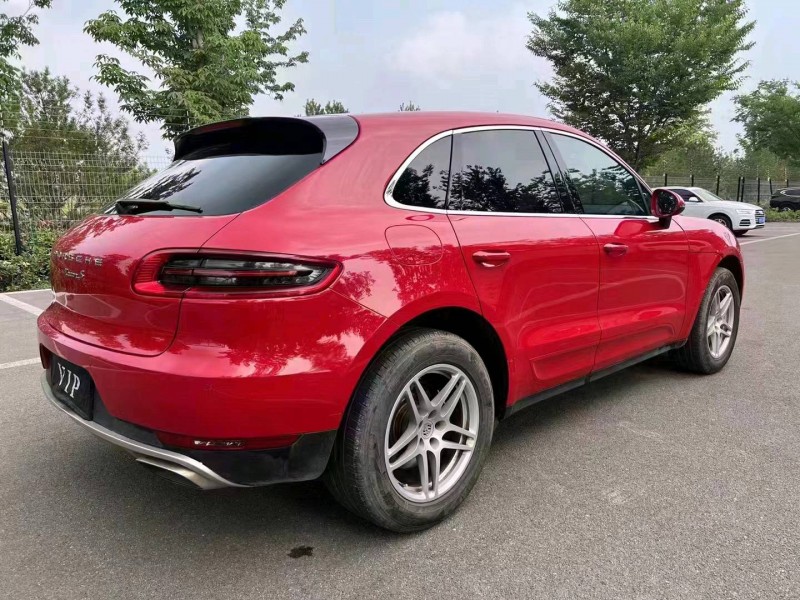 济宁17年保时捷Macan7