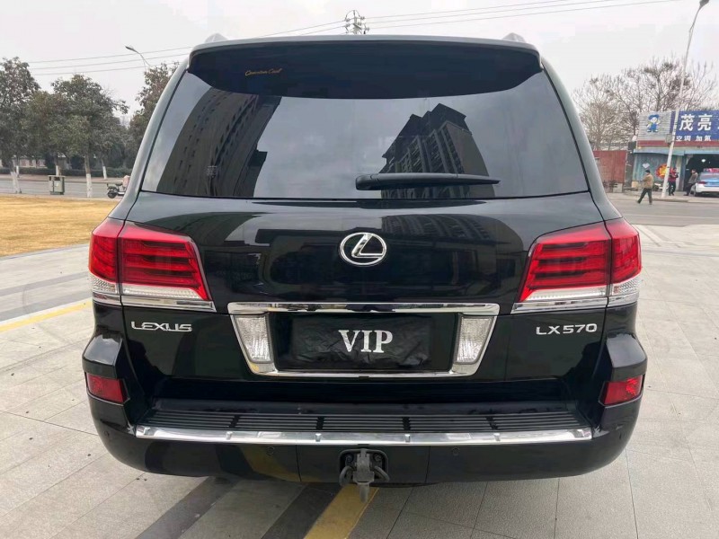 济宁15年雷克萨斯LX8