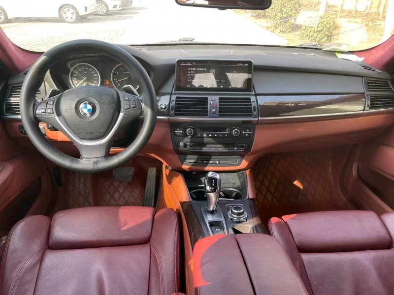 济南12年宝马X68