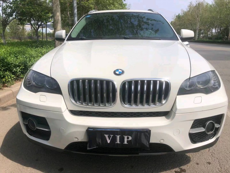 济南12年宝马X61