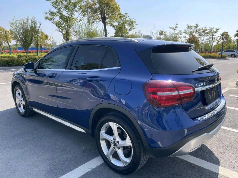 盐城19年奔驰GLA8