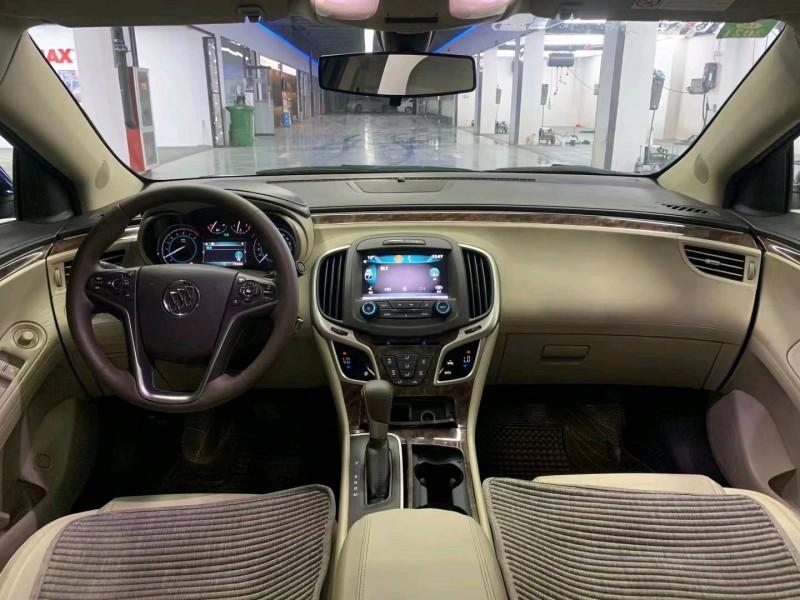 济宁15年别克君越5