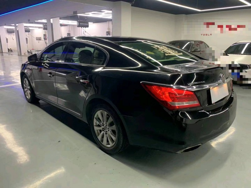 济宁15年别克君越8