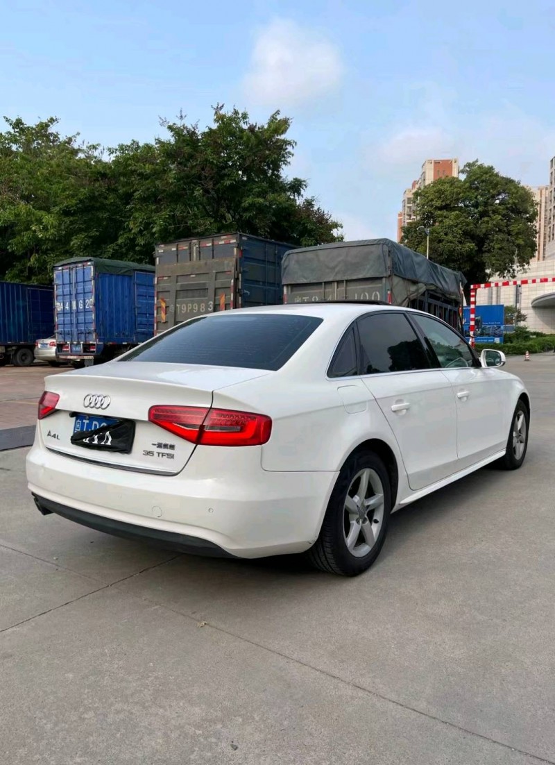 中山14年奥迪A4L8