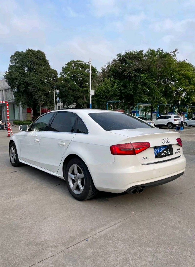 中山14年奥迪A4L7