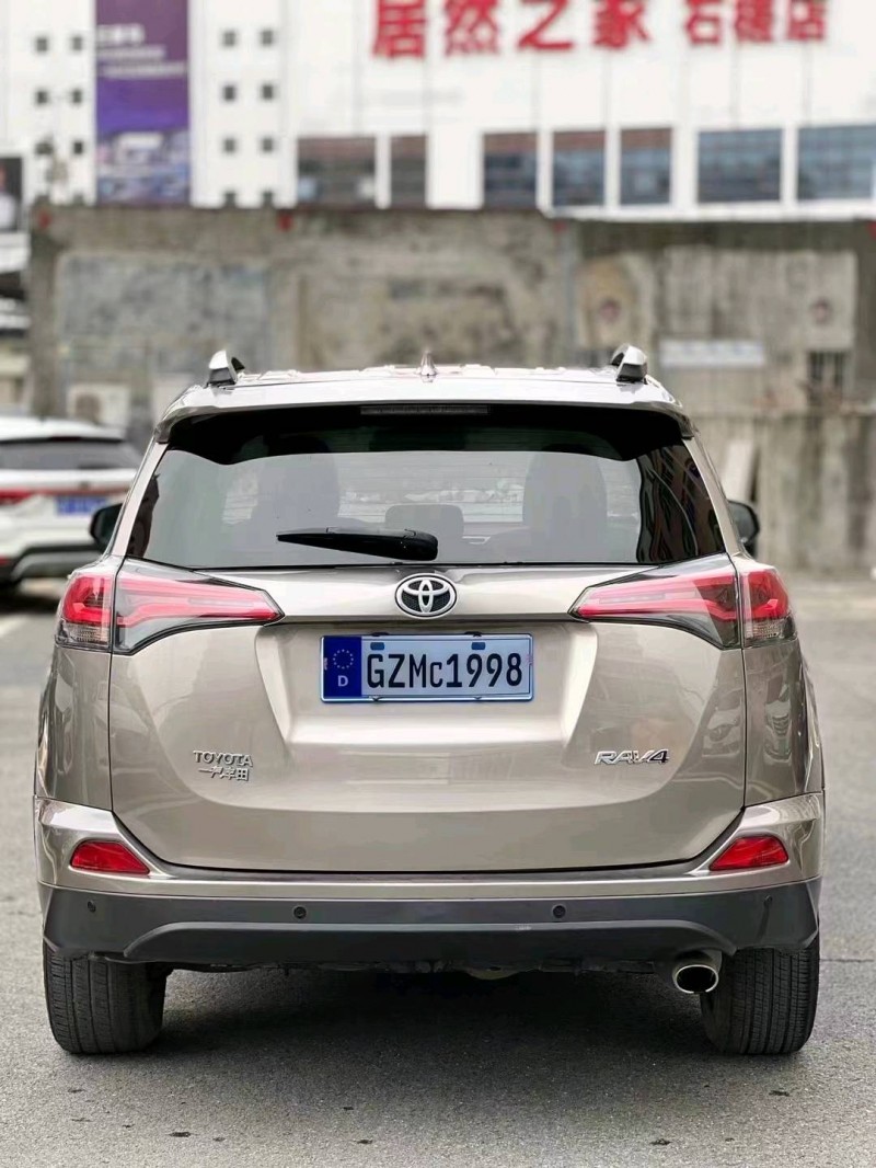 广州17年丰田RAV43
