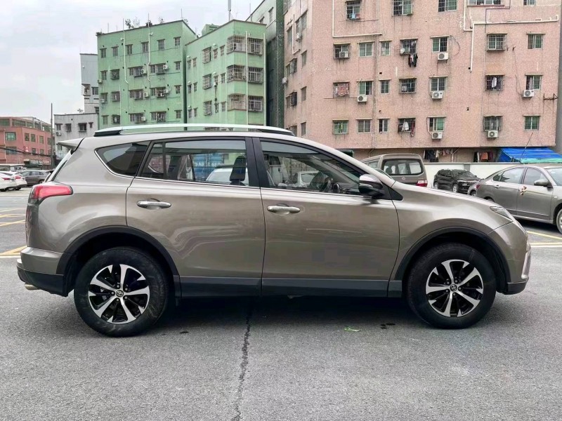广州17年丰田RAV46