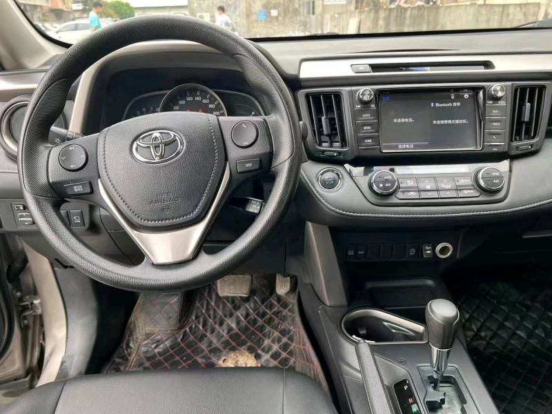 广州17年丰田RAV48