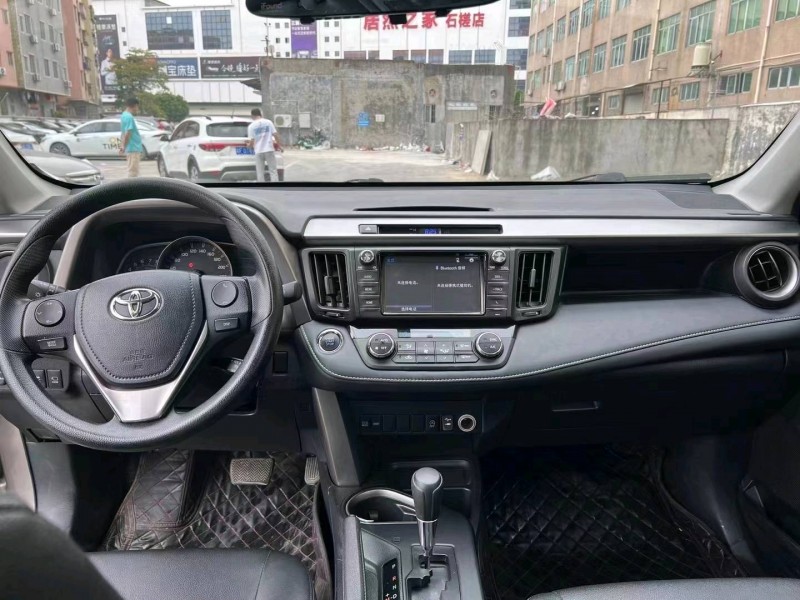 广州17年丰田RAV49