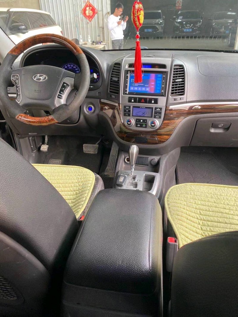 保定10年现代新胜达4