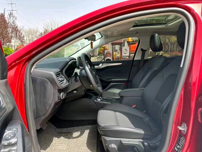 青岛20年福特福克斯5