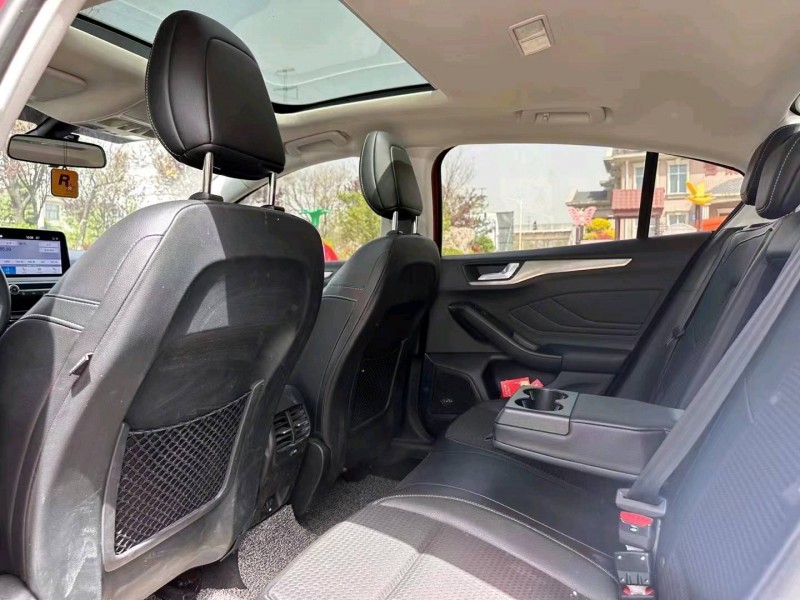 青岛20年福特福克斯6