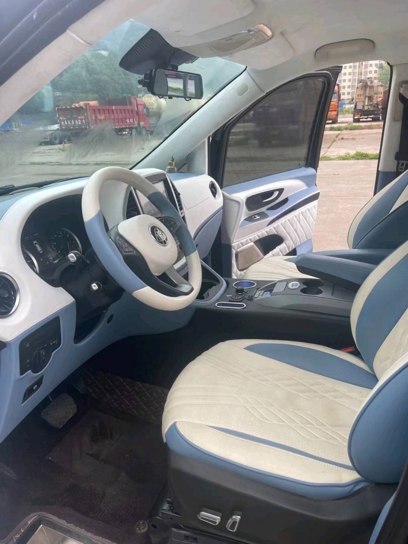 广州22年奔驰威霆4