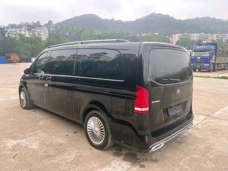 广州22年奔驰威霆8