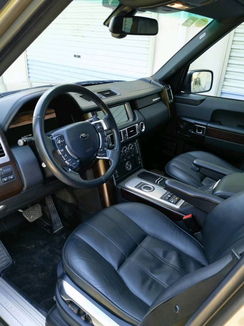 青岛13年路虎揽胜行政4