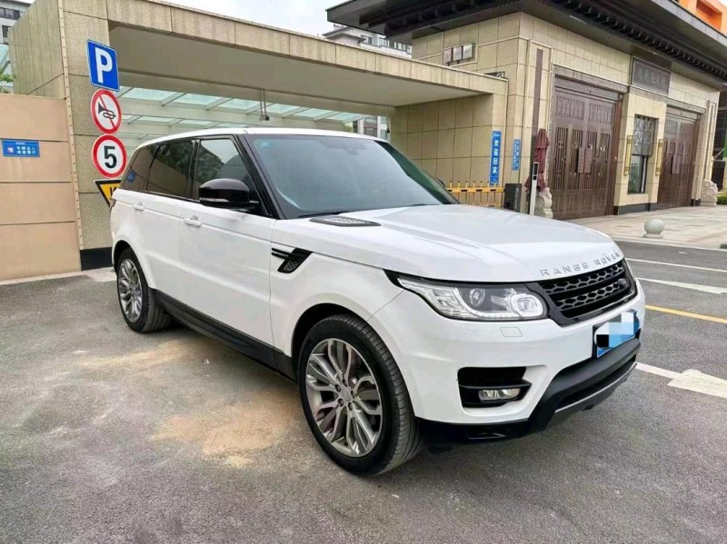 青岛16年路虎揽胜运动2