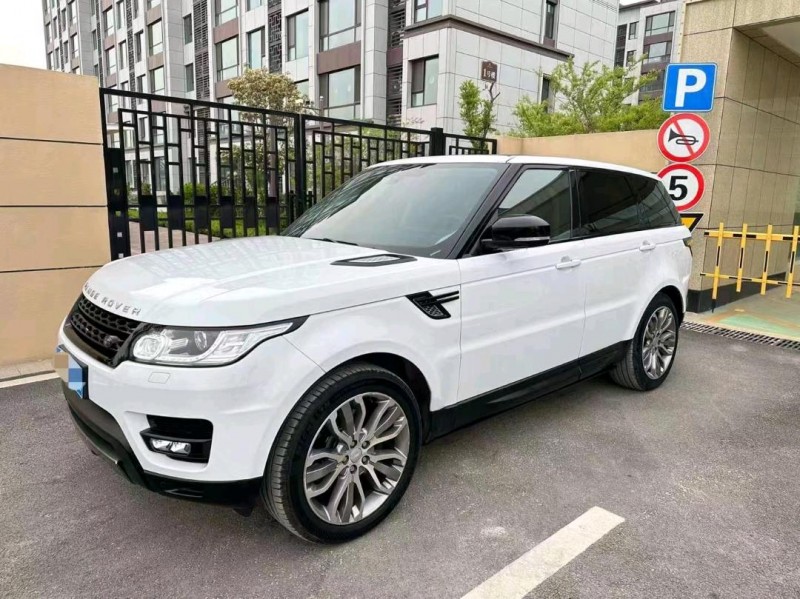 青岛16年路虎揽胜运动3