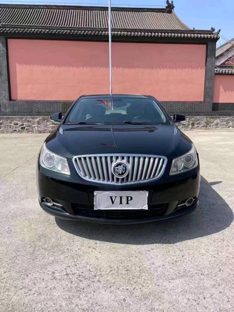 青岛10年别克君越1