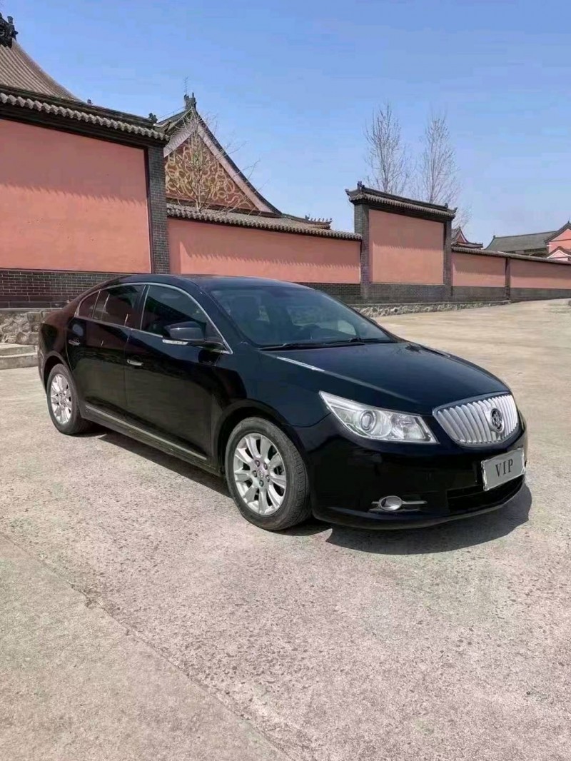 青岛10年别克君越3