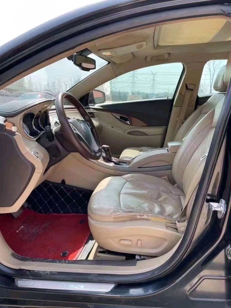 青岛10年别克君越4