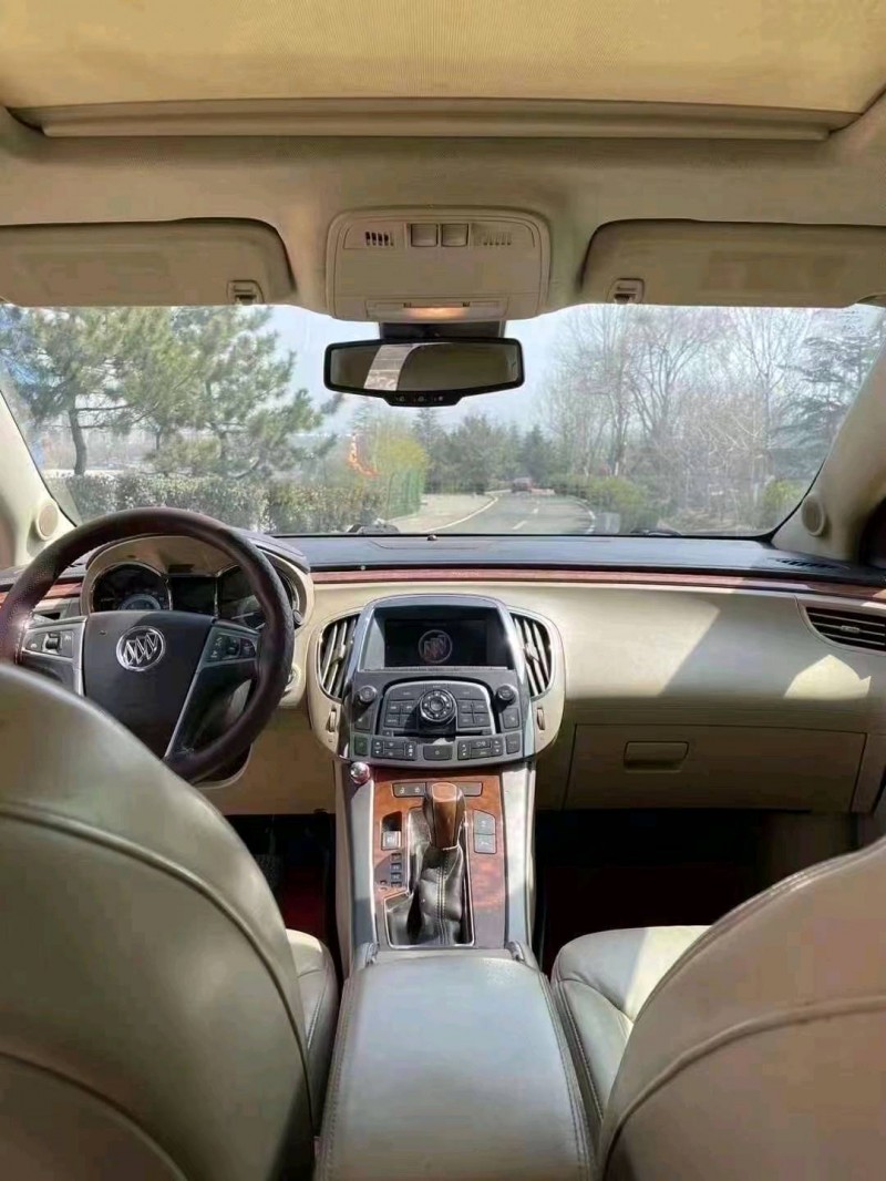 青岛10年别克君越6